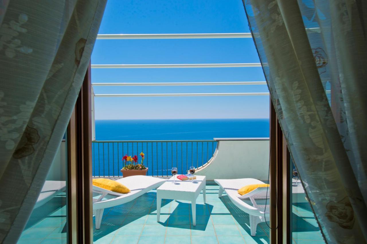 Moressas In Praiano Exteriér fotografie